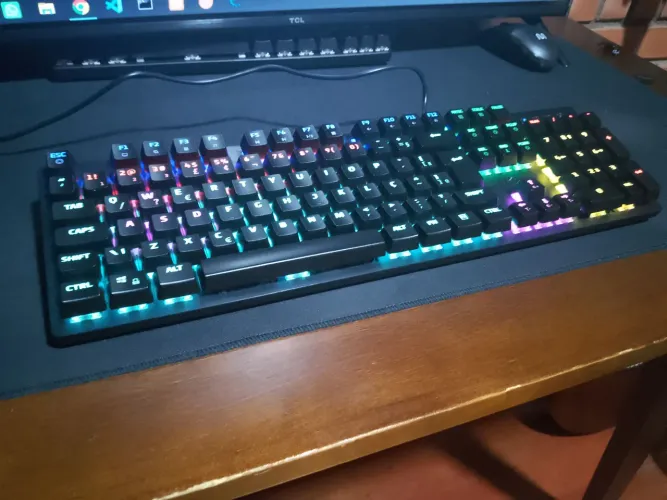 Teclado mecânico HP GK100 switche vermelho