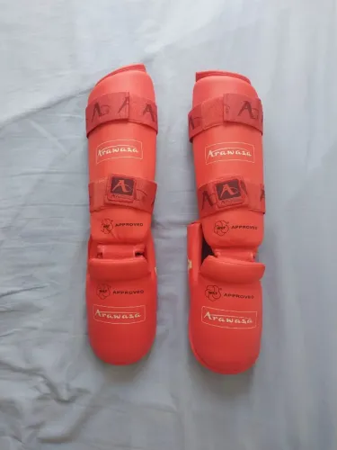 Protetores Arawaza Vermelhos WKF Approved