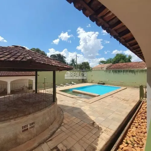 Casa com 3 Quarto(s) e 3 banheiro(s) para Alugar, 291 m² por R$ 9876 / Mês