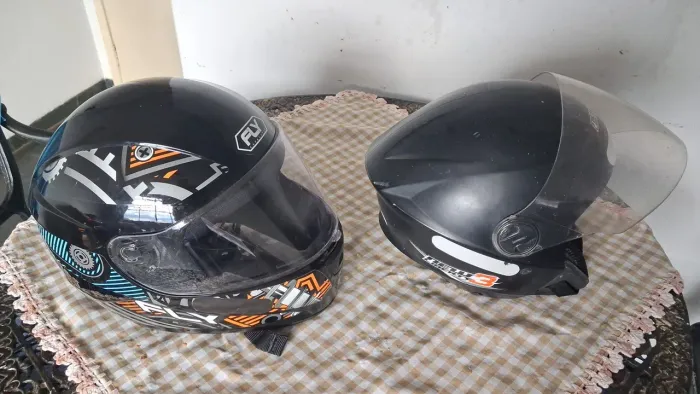 VENDO 02 CAPACETES R$ 200,00 PARCELO EM ATE 12 VEZES NO CARTÃO DE CRÉDITO