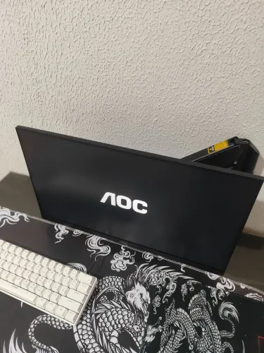 Monitor, teclado e Suporte articulado!