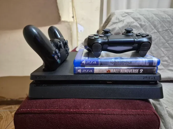 Ps4 slim 1 tera novo