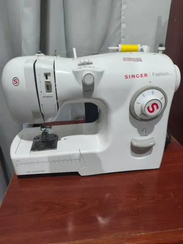 Máquina de costura Singer fashion