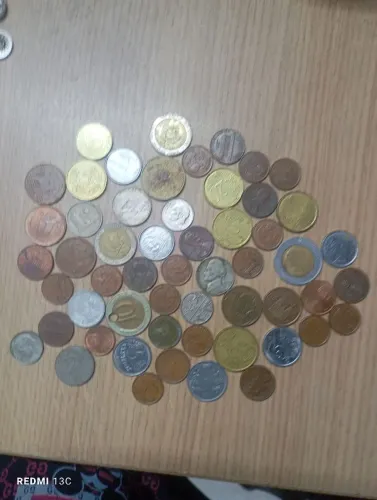 Lote com moedas antigas nacional e estrangeiras