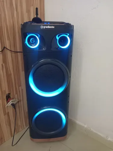 Vende-se um som semi-novo sem nenhuma marca de uso ... Motivo da venda porque ganhei outro