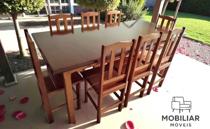 Mesa 8 cadeiras novos de madeira faço entrega 1600.. entrega a combinar