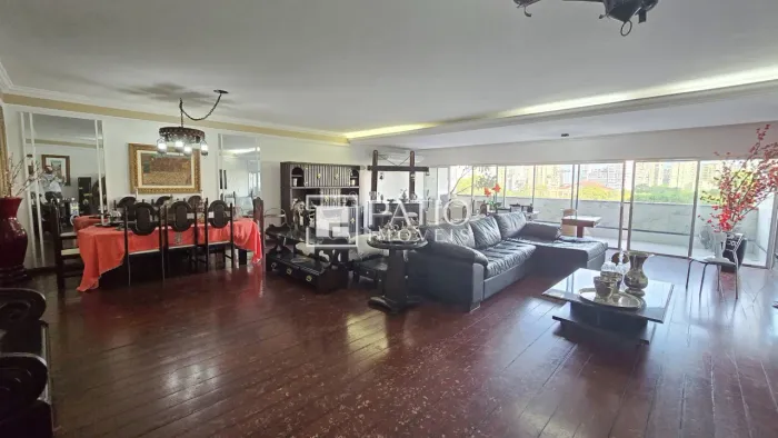 Belo Apartamento do Ed. Portinari. 6 quartos sendo 2 suítes. 483 m², estacionamento c/ man