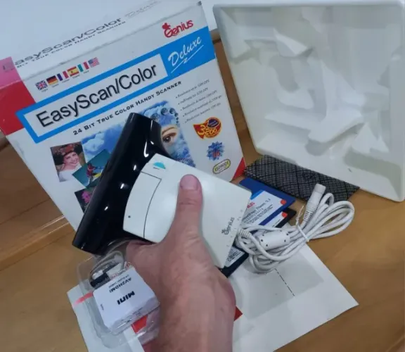 Easy Scan Color Deluxe \ Anos 90 - Na caixa - Parece nunca ter sido usado!