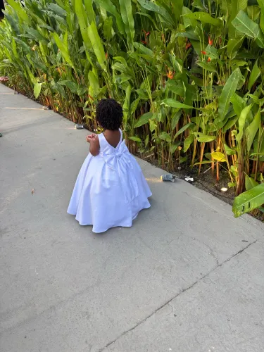 Vestido daminha minimalista