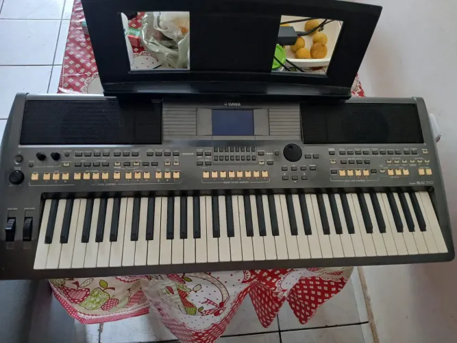 Teclado arranjador PSR 670