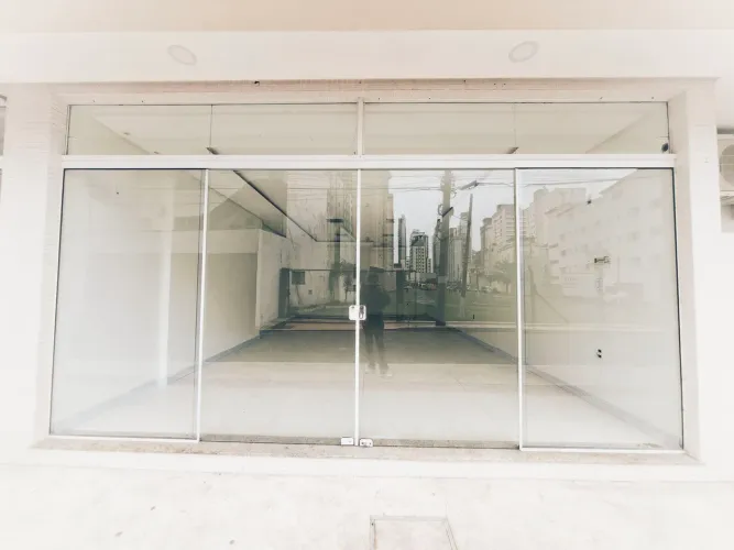 Sala comercial "Centro de Balneário Camboriú"!