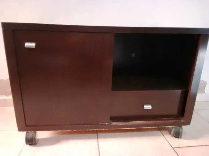 Rack de madeira para sala ou quarto