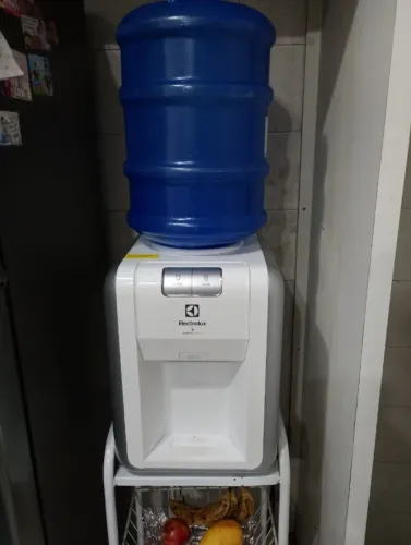 Bebedouro de agua Electrolux  com galão!