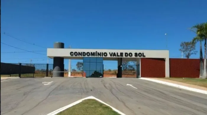 LOTE EM CONDOMÍNIO VALE DO SOL