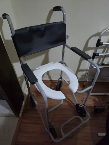 Cadeira higiênica e andador