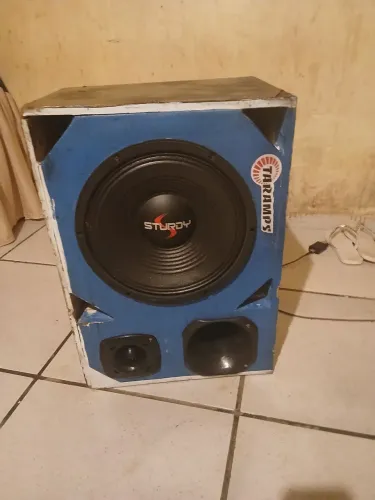 Caixa de som automotivo 