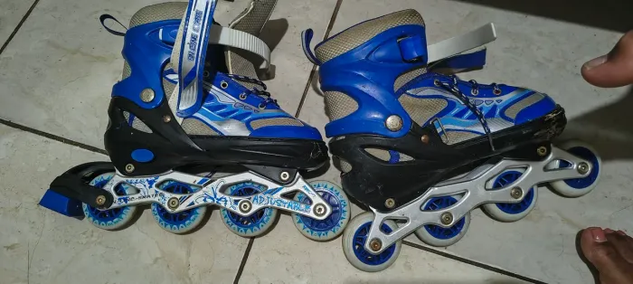 Patins semi-novo