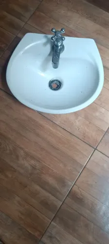 Pia pequena de cerâmica