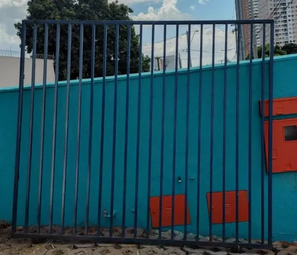 GRADE BEM CONSERVADA - 2,07mt altura x 2,38mt largura