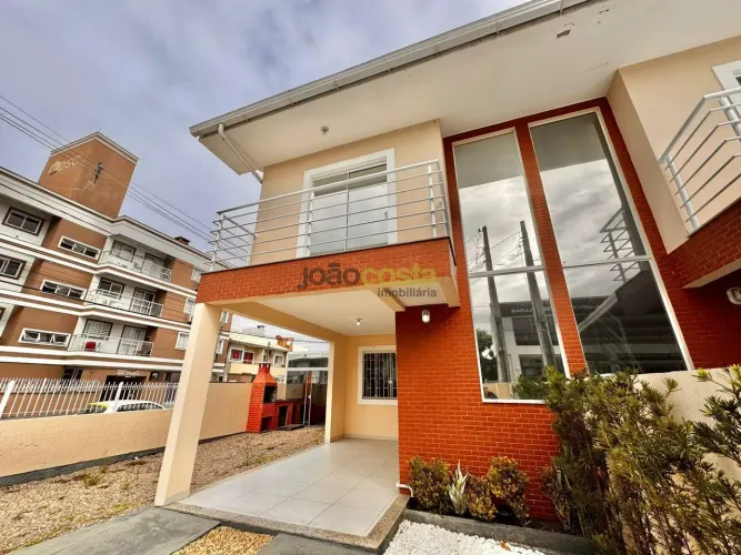 Sobrado para Alugar em Nova Palhoça, 2 Suítes, 86m², 3 Banheiros