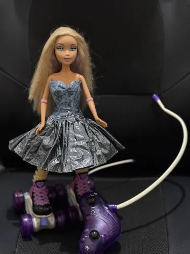 Barbie My Scene patinadora, não sei se ainda funciona