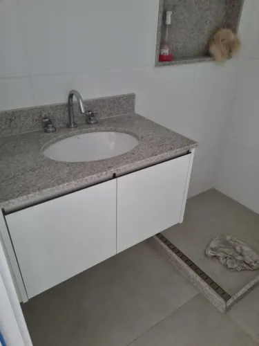 Vendo pia em Granito Siena tamanho 85x50 com cuba