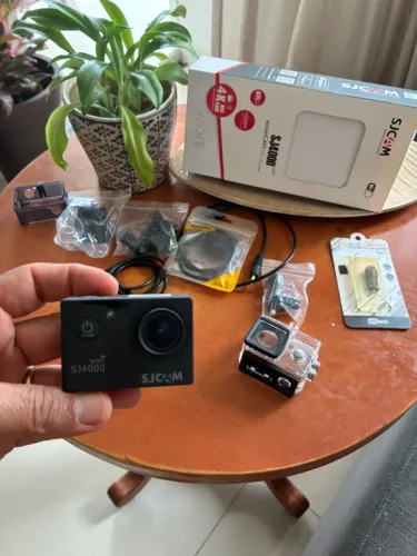 Câmera de Ação SJCAM SJ4000 Wi-Fi 4k -semi nova com acessórios ,