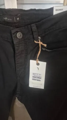 Calça de sarja masculina, cor preta, modelo Skinny, tamanho 38, da marca South & Co. NOVA