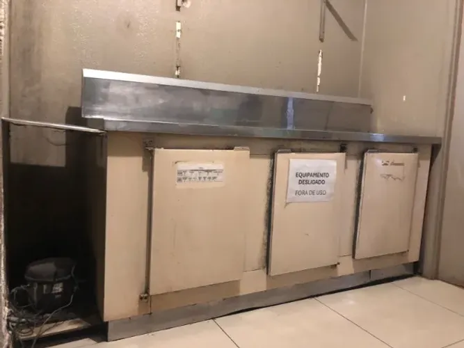 Mesa Refrigerada Inox 3 Portas 2 Metros - R$ 2.300