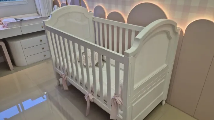 Berço de bebê que vira cama