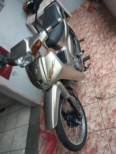 Vendo clipton 2004 super corservado apenas 6 mil