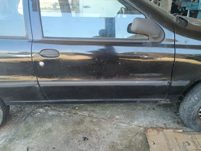 Vendo porta direita da Palio 99 modelo duas portas