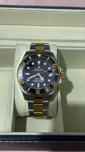 Relógio Rolex submariner preto e dourado