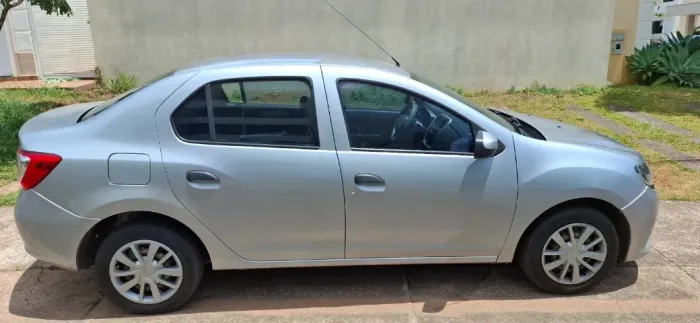 Renault Logan Authentique Hi-flex 1.0 16V 4P 2015