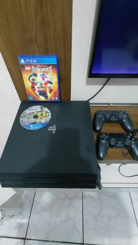 PS4 PRO 1TB 12X C/J 2 CONTROLES E JOGOS