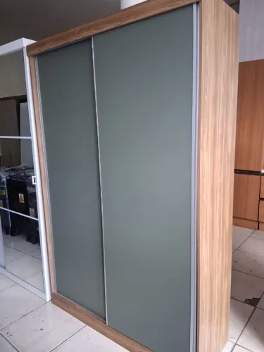 Guarda-roupa 2 portas  de correr 2 gavetas novo