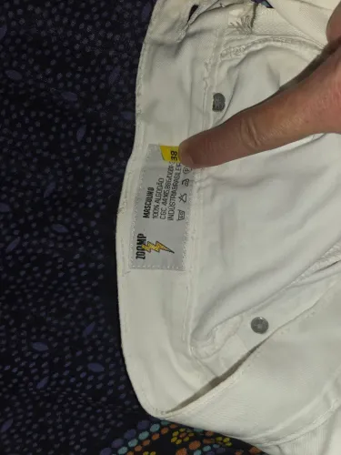 Calça branca 38, marca zoomp, usada em bom estado, 74 cm de diâmetro na cintura.