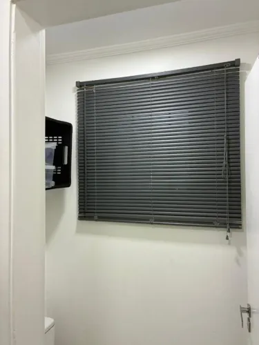 Persiana Horizontal PVC Preta 100cm x 120cm