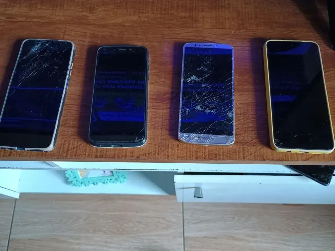 Vendo 4 celular para concerto