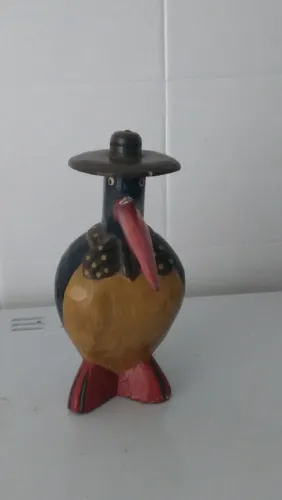 Pinguin de madeira- Madagascar.