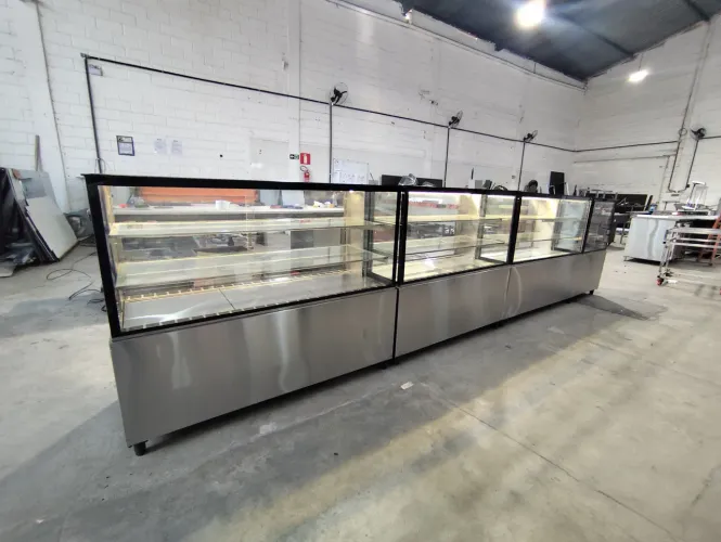 Vitrine refrigerada em aço inox sob medida/