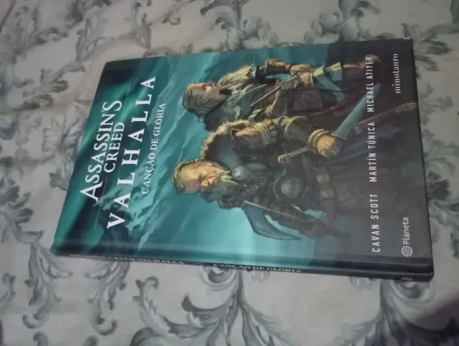 Livro assassin's Creed Valhalla