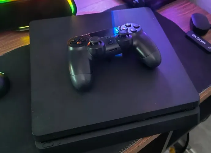 PS4 pouco usado