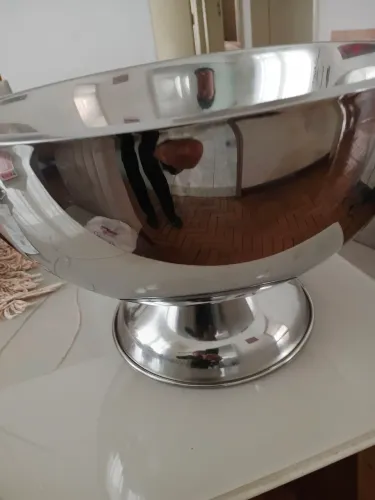 Champanheira Inox para colocar gelo e bebidas.