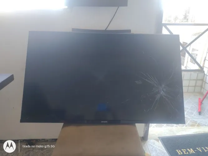 Vendo Televisão Para Retirada De Peças o Display Queimou