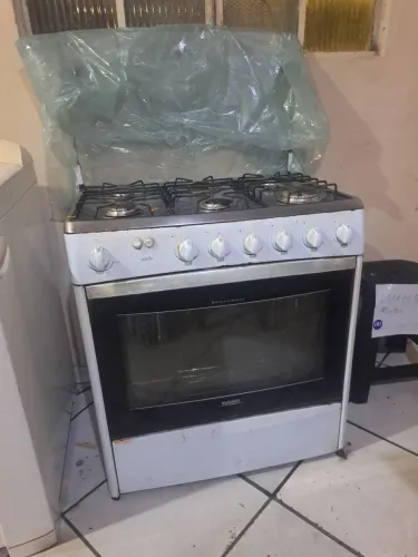 Vendo geladeira , fogão e maquina no São Gabriel mg a negociar