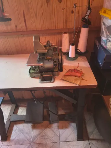 Máquina de overloque 