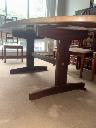 Conjunto Sala de Jantar Luxo - Mesa Oval em Mosaico de Mármore + 8 Cadeiras Madeira Maciça