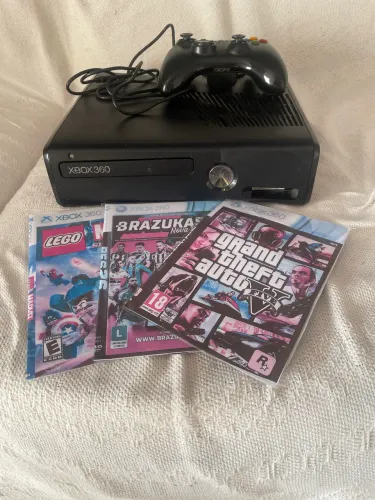Console Xbox 360 desbloqueado,1 controle original e acompanha 3 jogos