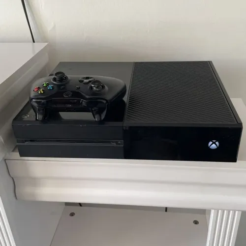 Xbox One Fat + 1 Controle (Detalhe no RB) + 2 Jogos FIFA